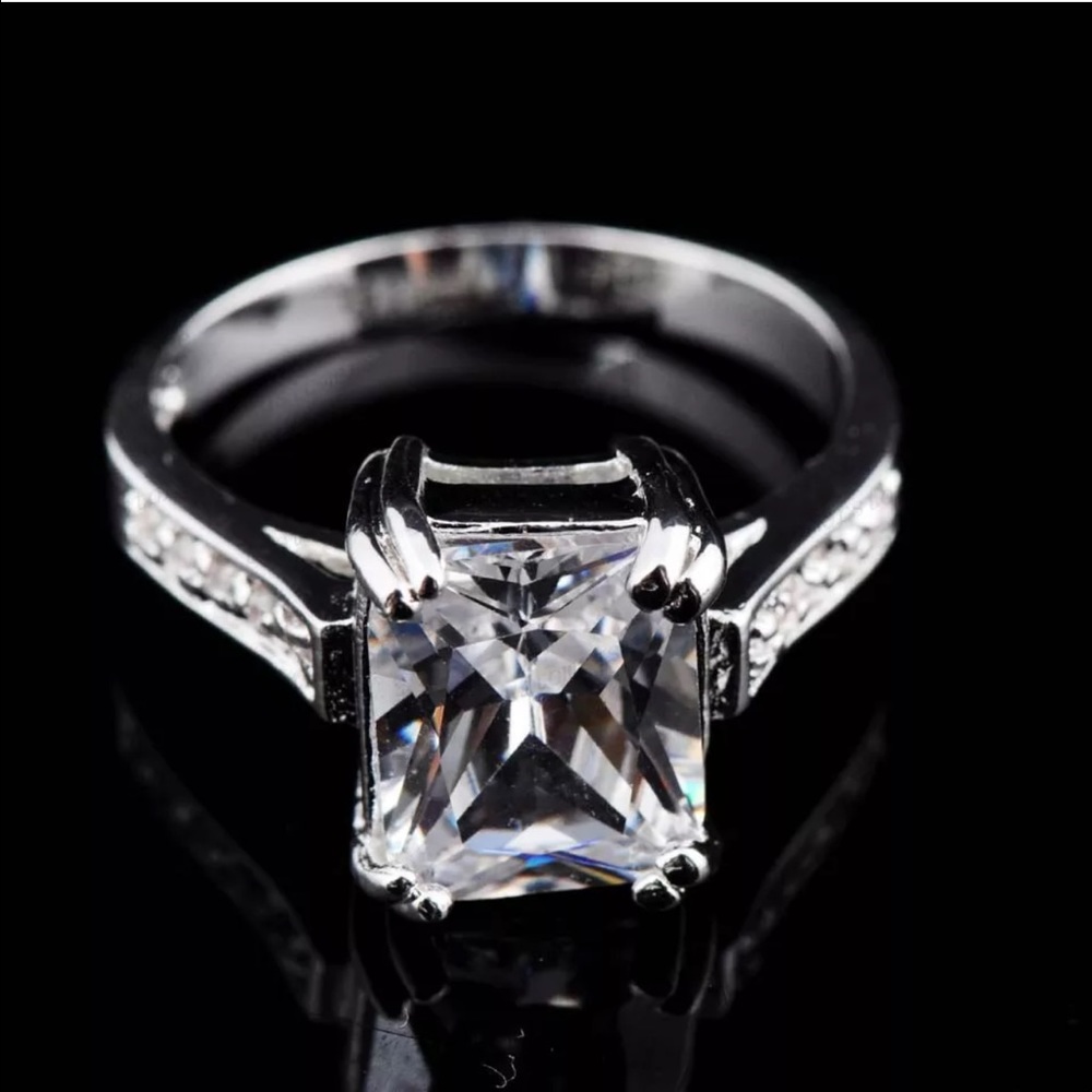 HP🎉💍💎 Emerald Cut CZ Ring sizes 6-10